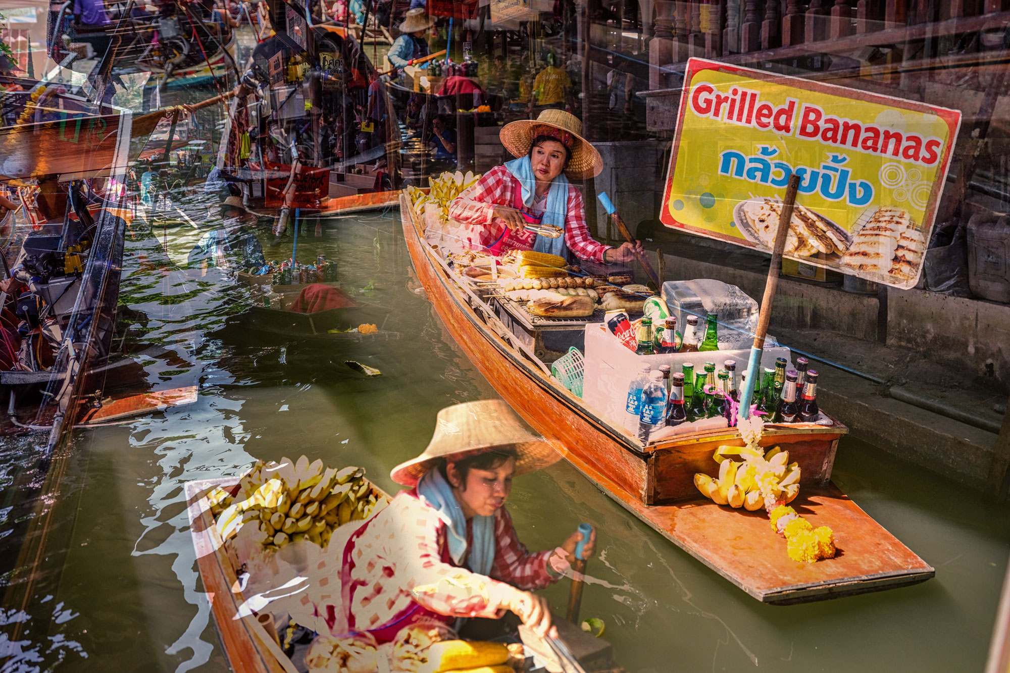 FLOATING MARKET